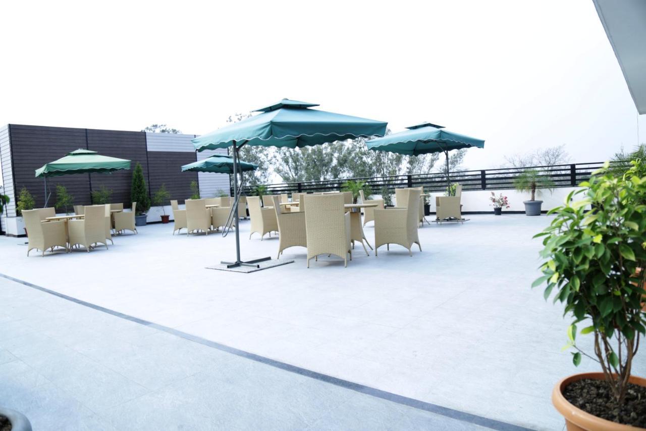 Hotel Prism - A Boutique Hotel Jorhāt Exteriör bild