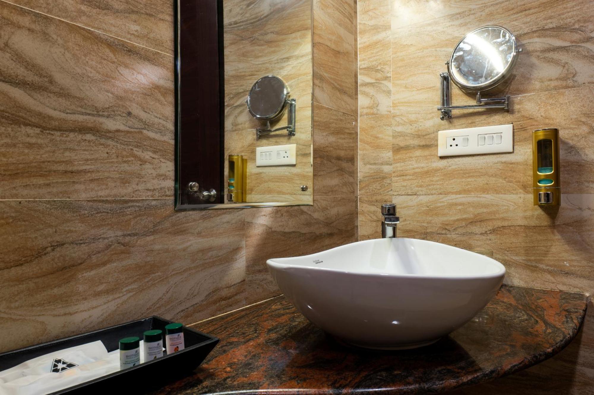 Hotel Prism - A Boutique Hotel Jorhāt Exteriör bild